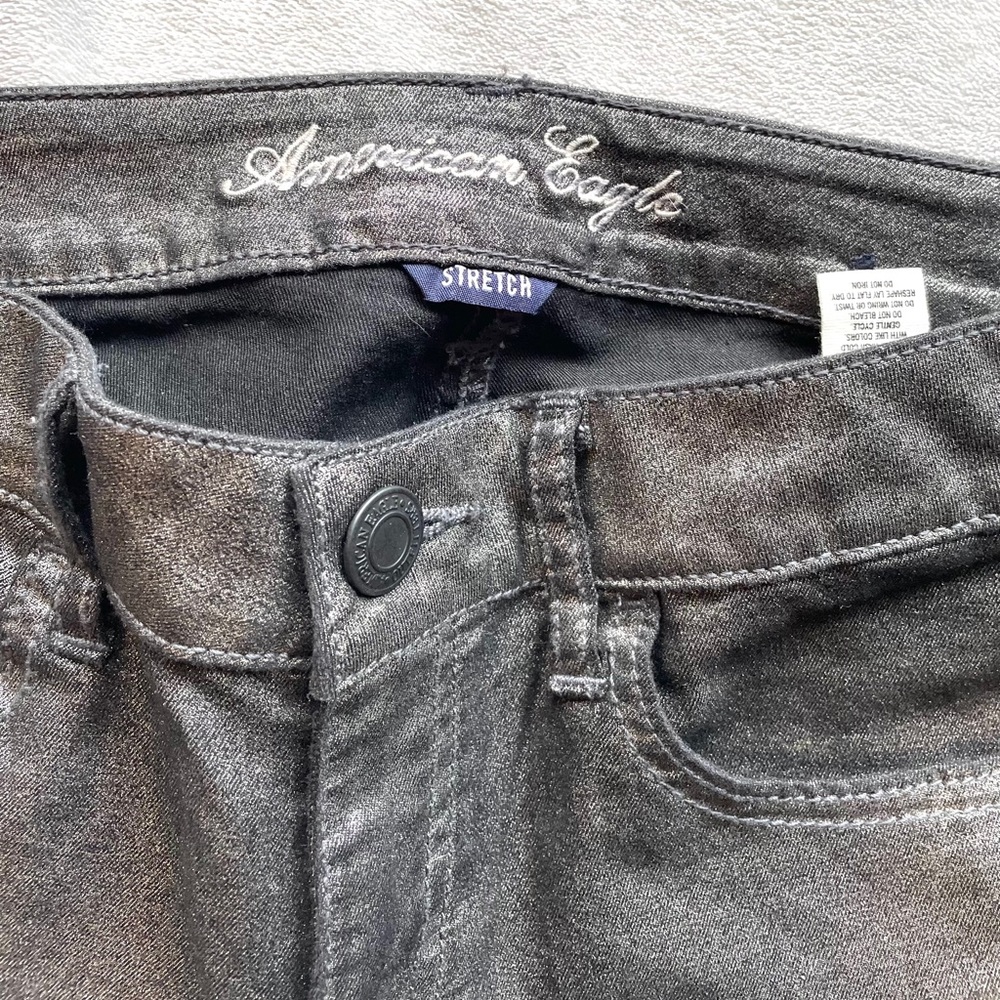 American Eagle. Woman’s size 8 stretch jeggings black/silver metallic